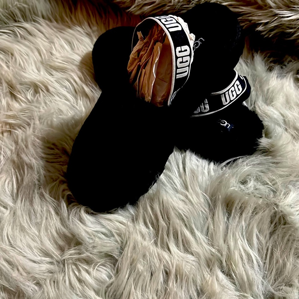 UGG black “Fluff yeah clog slippers” with UGG logo band. NWOT